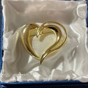 Elegant Gold Heart Brooch